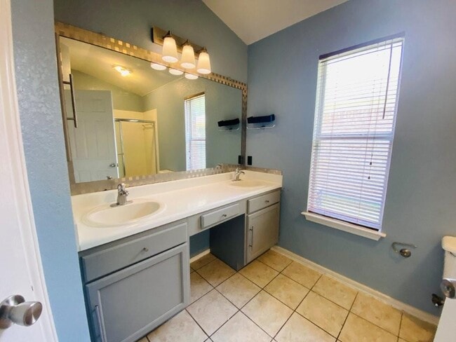 Building Photo - 2501 Willow Way