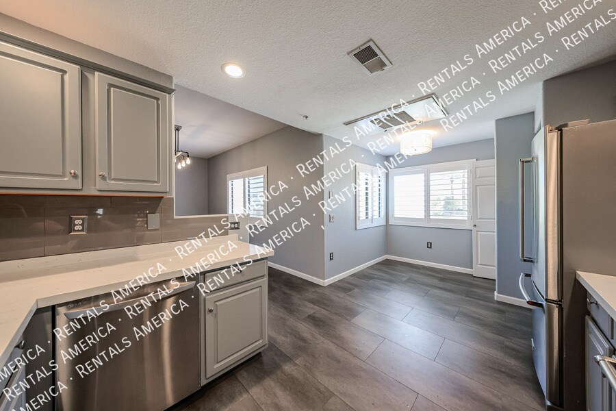 Building Photo - 9555 E Raintree Dr