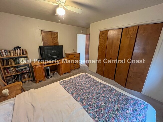 Building Photo - AVAILABLE AUGUST - Charming Cottage in Los...