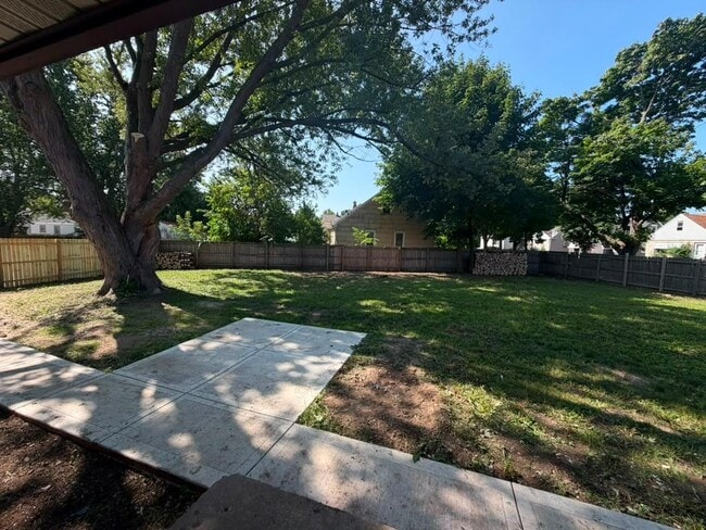 Building Photo - 5629 W Lincoln Creek Dr