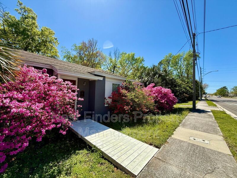 Building Photo - 4694 Timuquana Rd