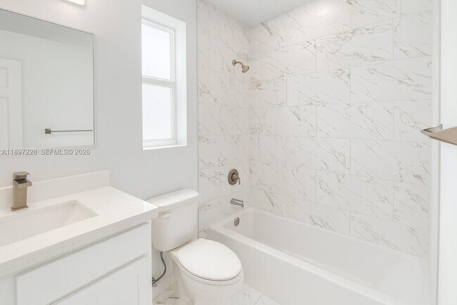 Building Photo - 432 21st St