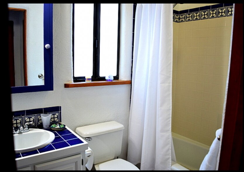 Building Photo - 226 Kit Carson Rd