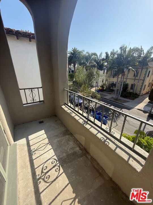 Building Photo - 444 N Curson Ave