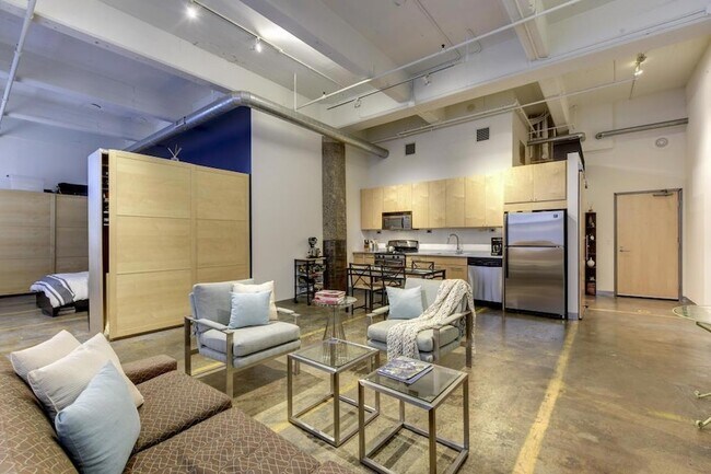 Building Photo - 700 N Washington Ave