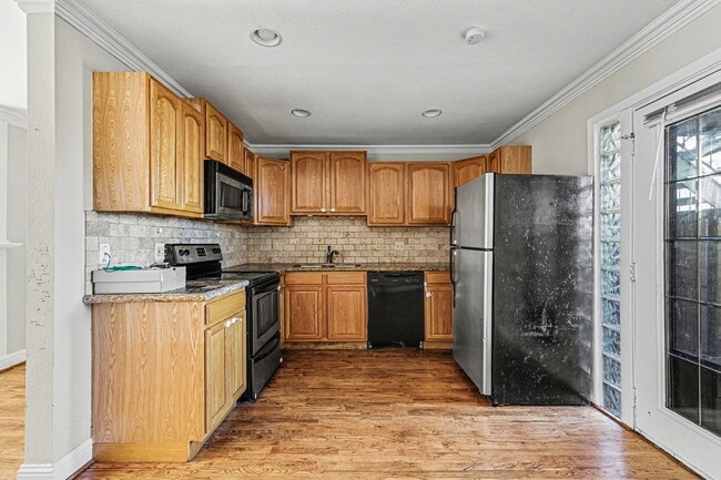 Building Photo - 5222 Fleetwood Oaks Ave