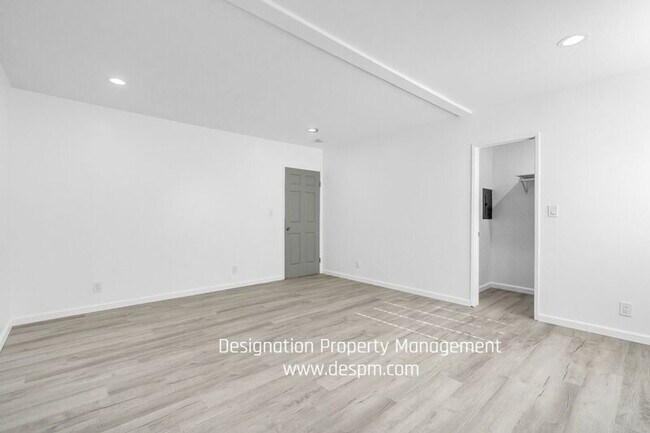 Building Photo - 3220 Casitas Ave