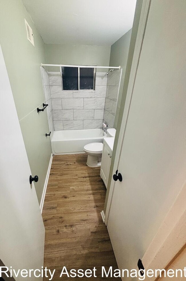 Building Photo - Charming Duplex Near University of Memphis!!!!! HABLAMOS ESPANOL!!!!!!!!