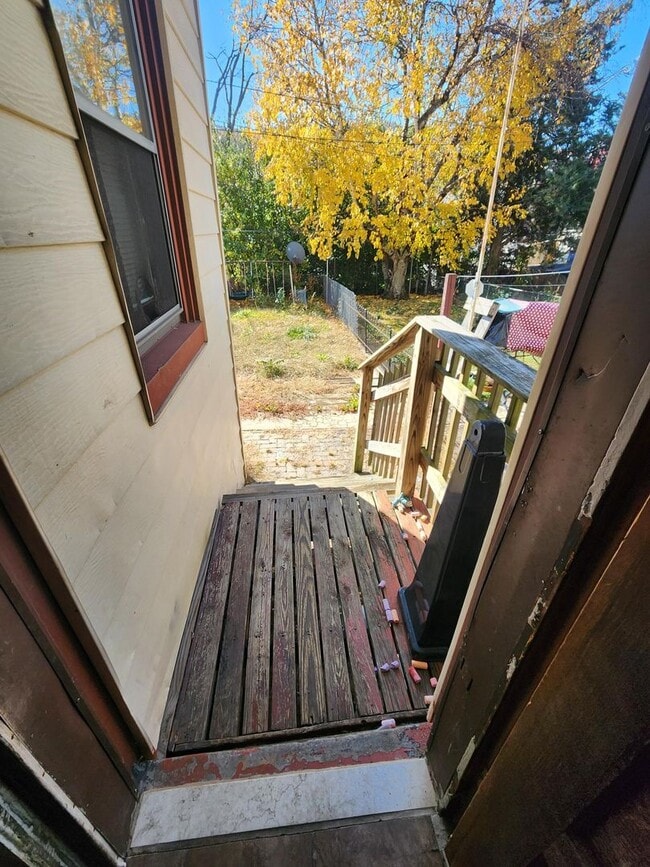 Building Photo - Large 5 Bedroom Home in Reading Pa