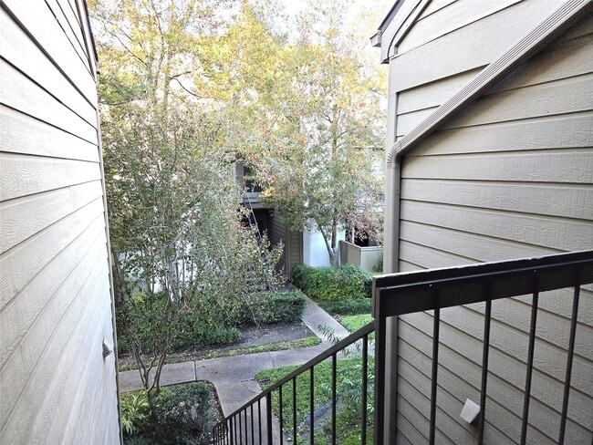 Building Photo - 10053 Westpark Dr