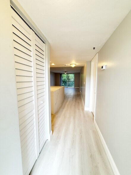 Building Photo - 3300 W Rolling Hills Cir