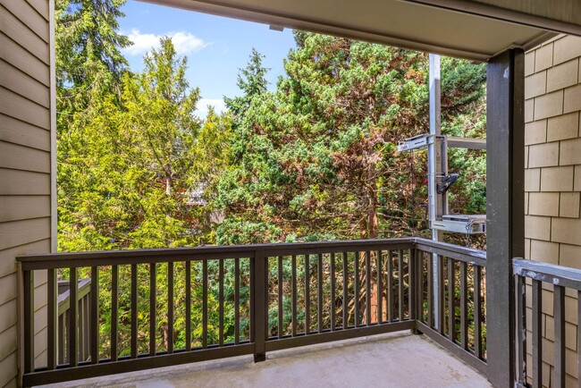 Building Photo - Bright 2 Bedroom Townhouse with Creek Views and Excellent Commuter Location
