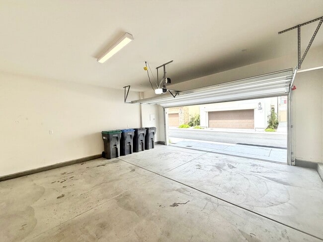 Building Photo - Iris Park Gem | 4 Bedrooms, Loft, and Modern Upgrades Throughout