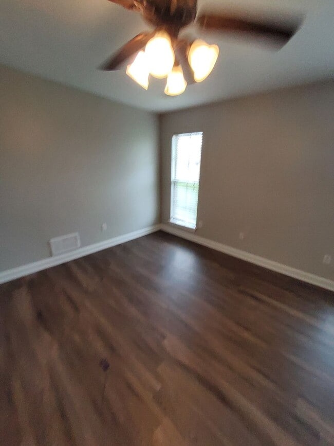 Building Photo - Modern Southaven Home with Two-Car Garage