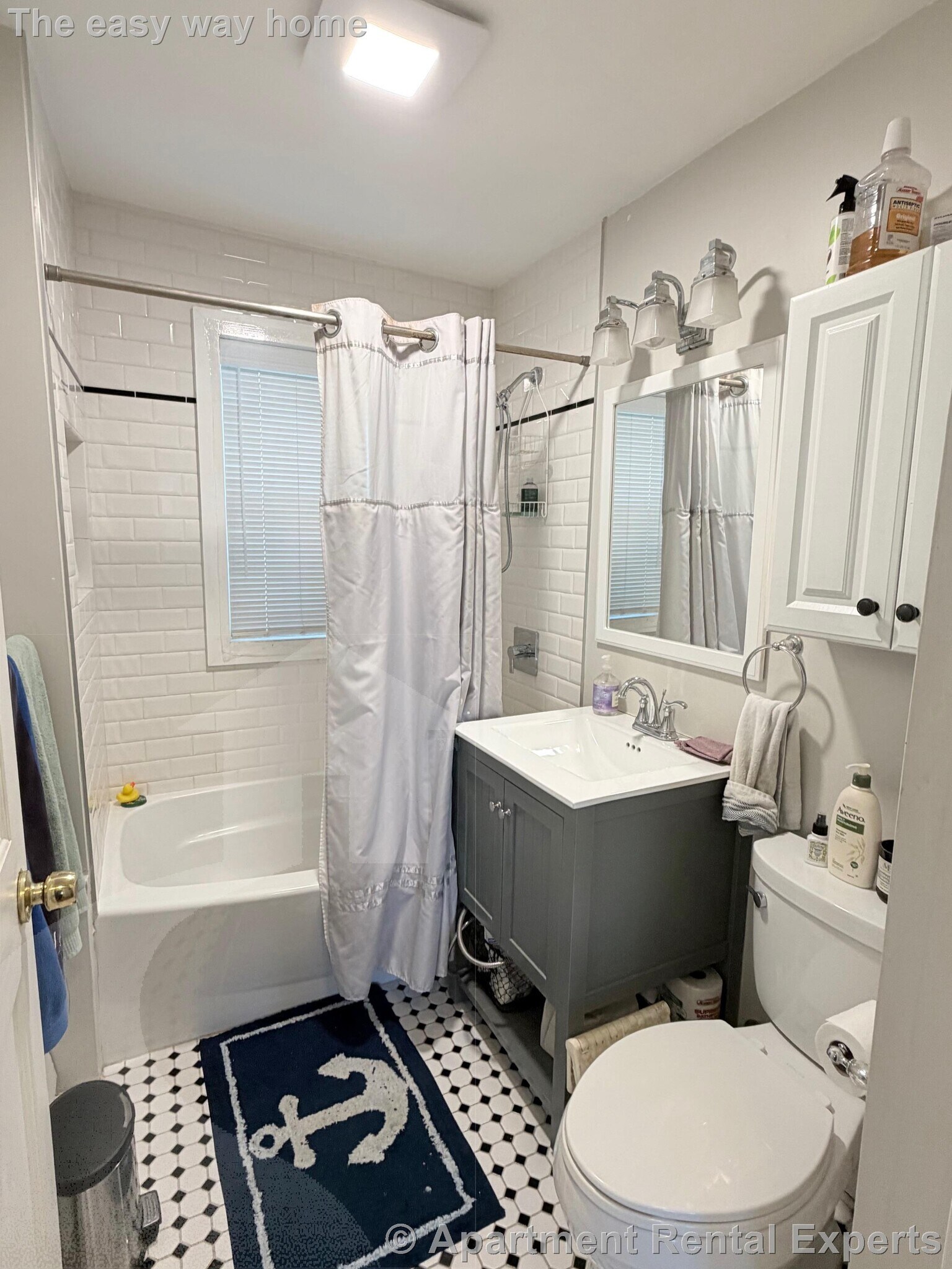 Building Photo - 519 Main St