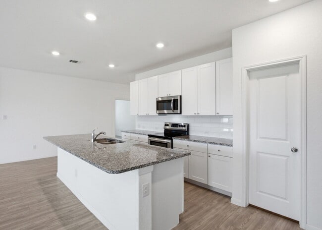 Building Photo - 4 Bedroom Home with Open Layout and Refrigerator Included
