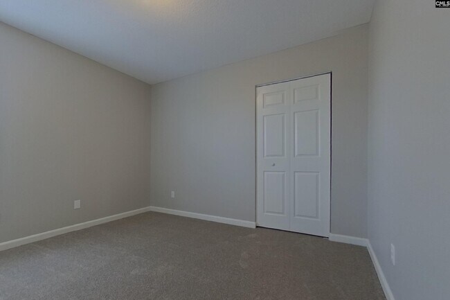 Building Photo - 410 Fox Trot Dr