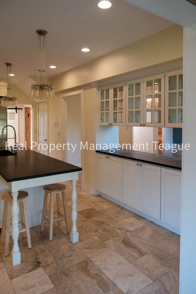 Building Photo - Dream home in Altamont