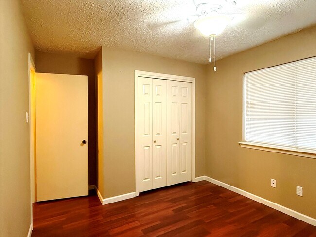 Building Photo - 4923 Kentwalk Dr