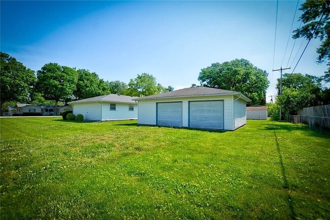 Building Photo - 215 Magnolia Dr