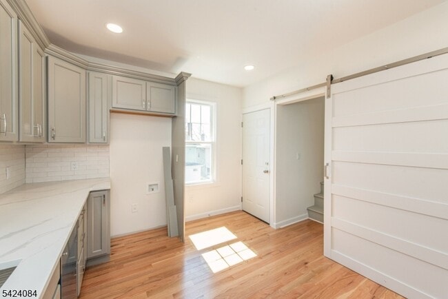 Building Photo - 39 Beekman St