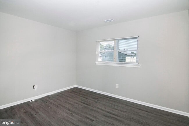 Building Photo - 106 Haines Ave