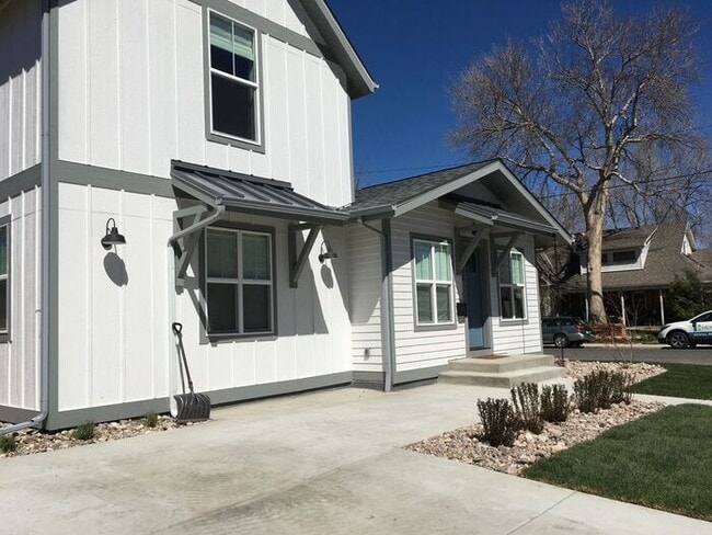 Building Photo - Stunning 3bd, 2ba Home Close To Downtown L...