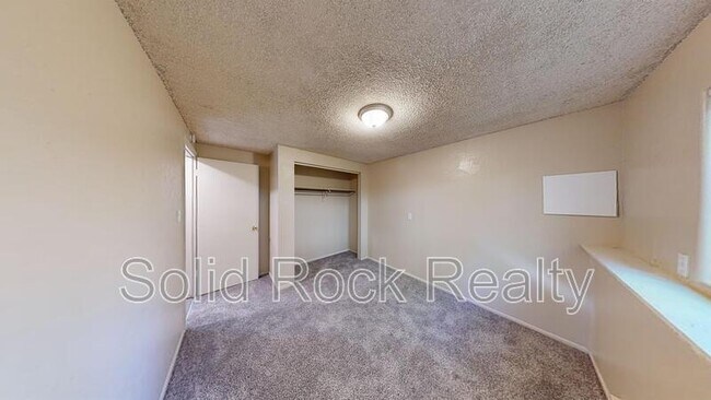 Building Photo - 4740 Scenic Cir