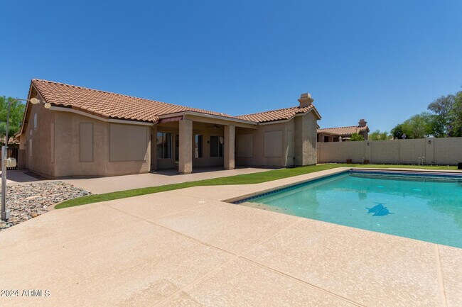 Building Photo - 4327 E Sands Dr