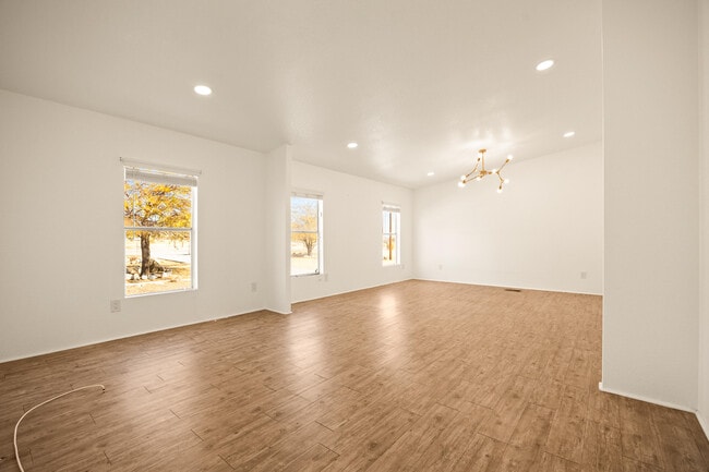 Building Photo - 62851 Aberdeen Dr