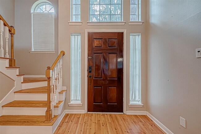 Building Photo - 211 Rolling Plains Dr