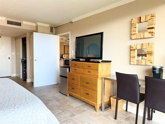 Building Photo - 5220 Seawall Blvd