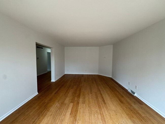 Building Photo - 201- 203 Briarcrest Ct