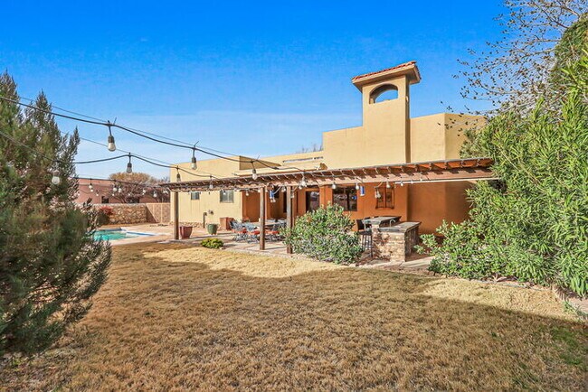 Building Photo - 724 Scott Ln