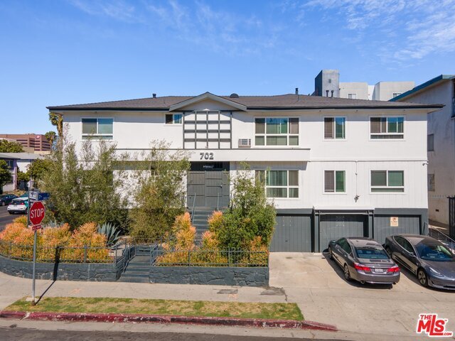 Primary Photo - 702 S St Andrews Pl