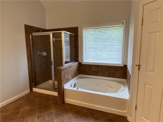 Building Photo - 6405 Knighted Ct