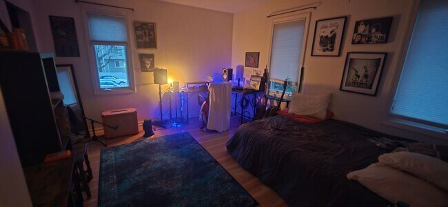 Building Photo - NO FEE! XL House w 2 Parking Inc, Laundry I/U -- New Hardwood Flooring, Pet Friendly, 2 Parking S...