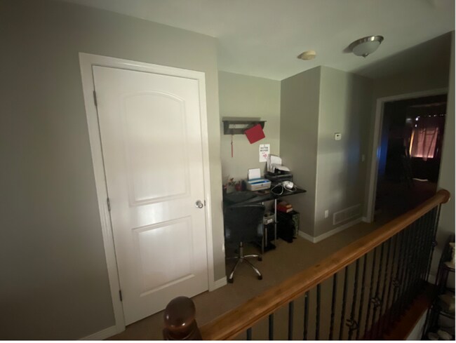 Building Photo - Beautiful 3-Bedroom Townhome in a Prime Location
