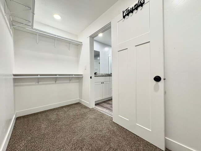 Building Photo - Fully Remodeled 2BR with Private Entrance, In-Unit Laundry & Parking