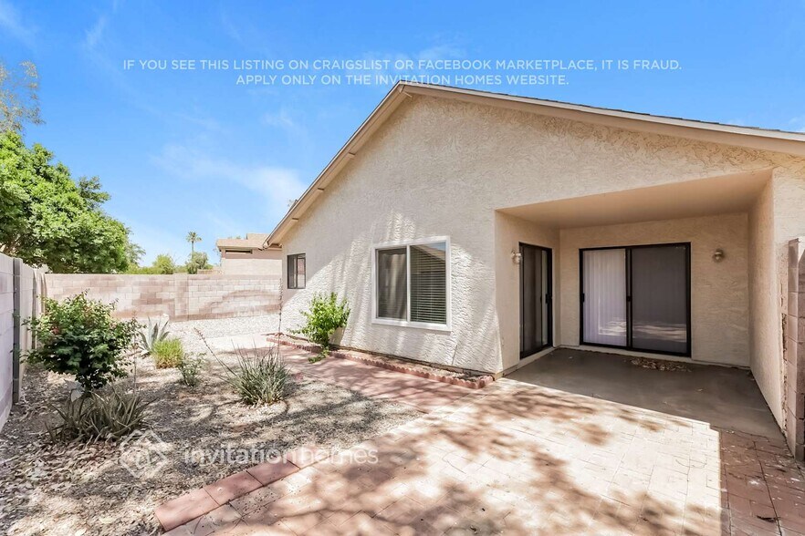Building Photo - 921 S Val Vista Dr