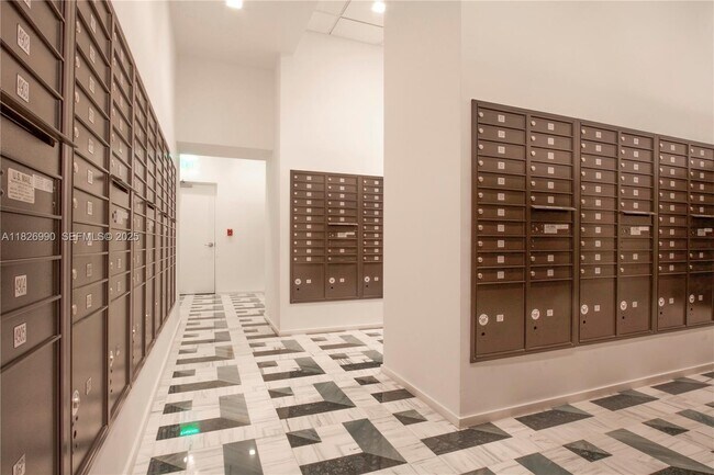 Building Photo - 801 S Miami Ave