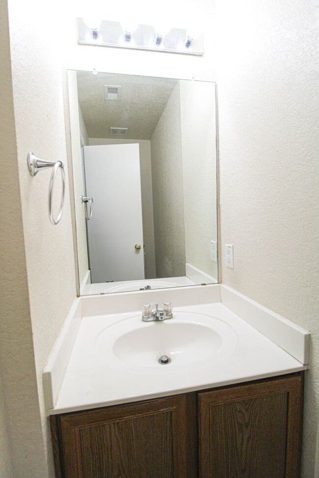 Building Photo - 16122 Branching Oaks