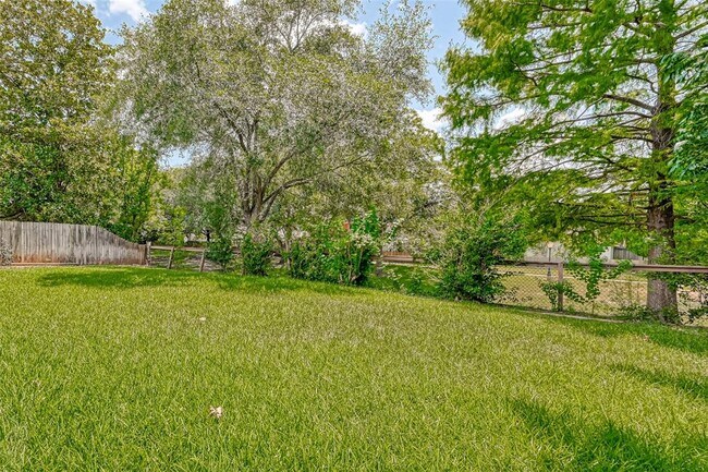 Building Photo - 2302 Brook View Ln