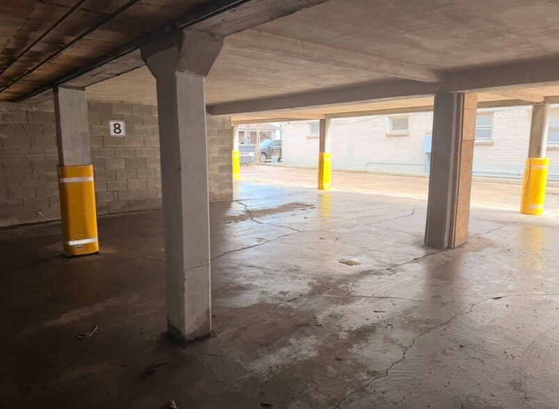 Building Photo - 4006 N Farwell Ave