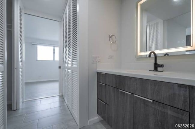 Building Photo - Fully Remodeled 1BR/1BA/1PKG Unit in Waialae Gardens (Kahala)