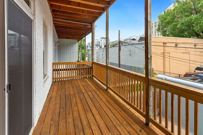 Building Photo - Available Now! 5 Minute Walk From Nats Park- 20 minute walk from Capitol Hill- 3 Bedroom 2.5 Bath...
