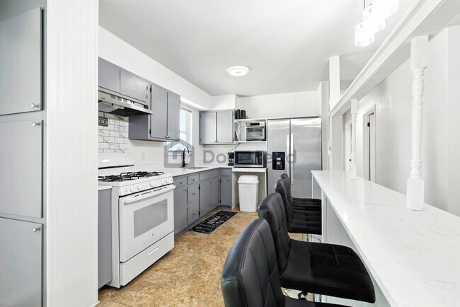 Building Photo - 7023 Westville Dr