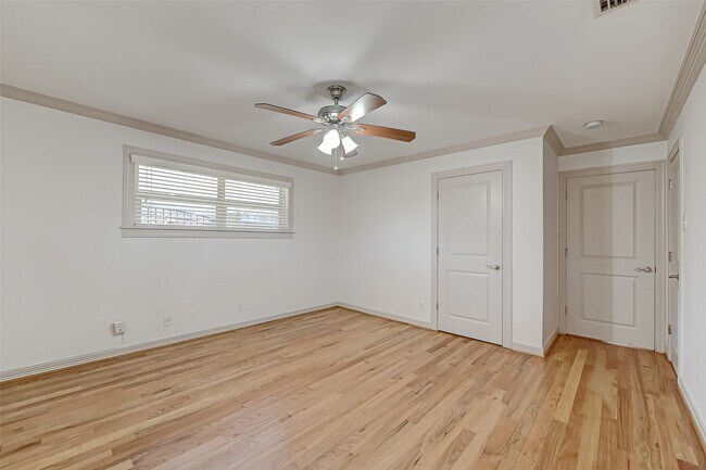 Building Photo - 5611 Briarbend Dr