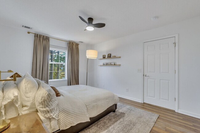 Building Photo - 142 West Tisbury Lane