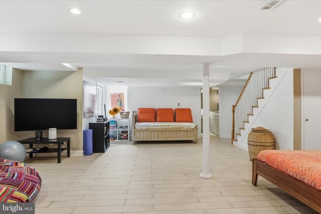 Building Photo - 3221 Coquelin Terrace